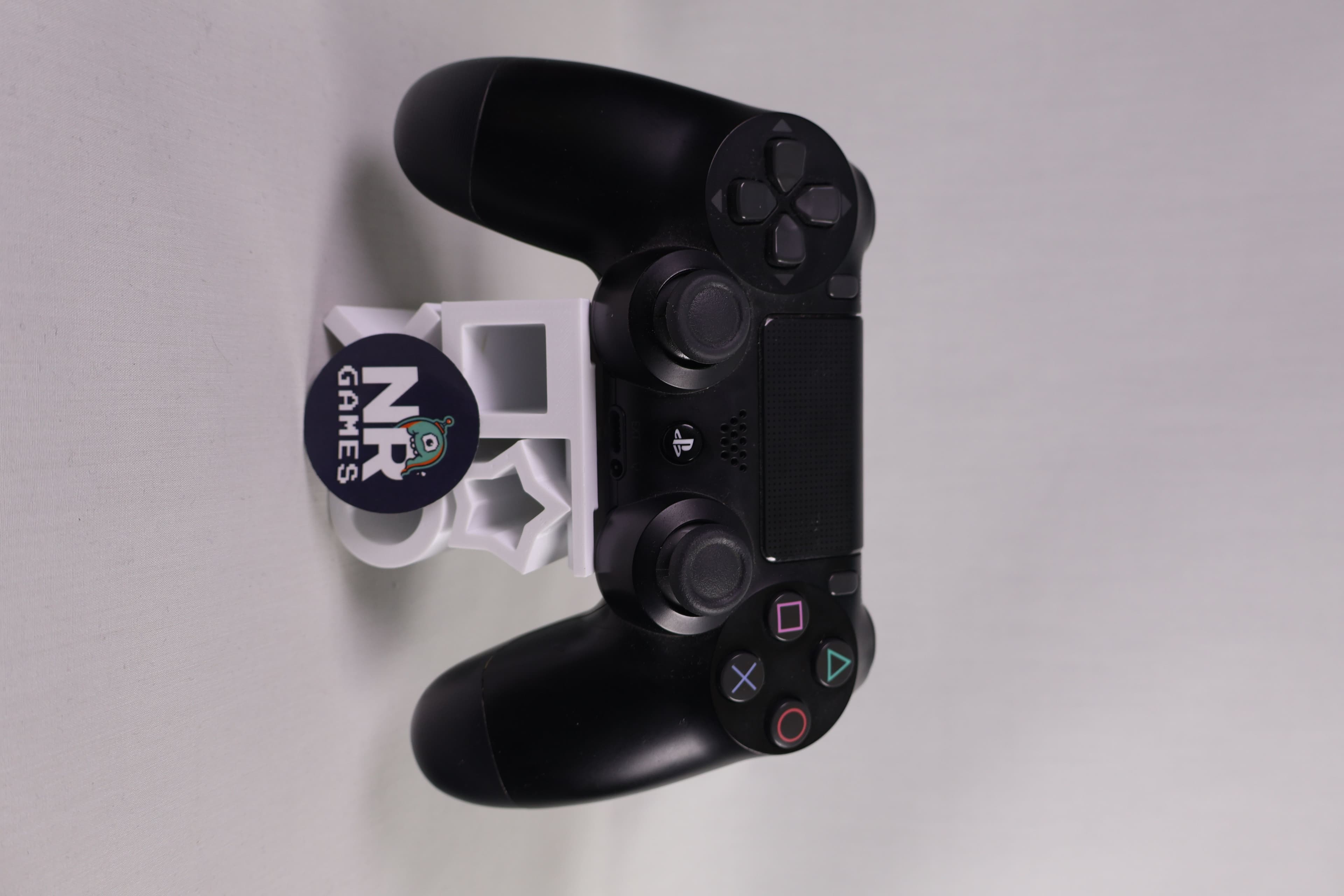 PS4 PRO - 1TB — фотографија 3