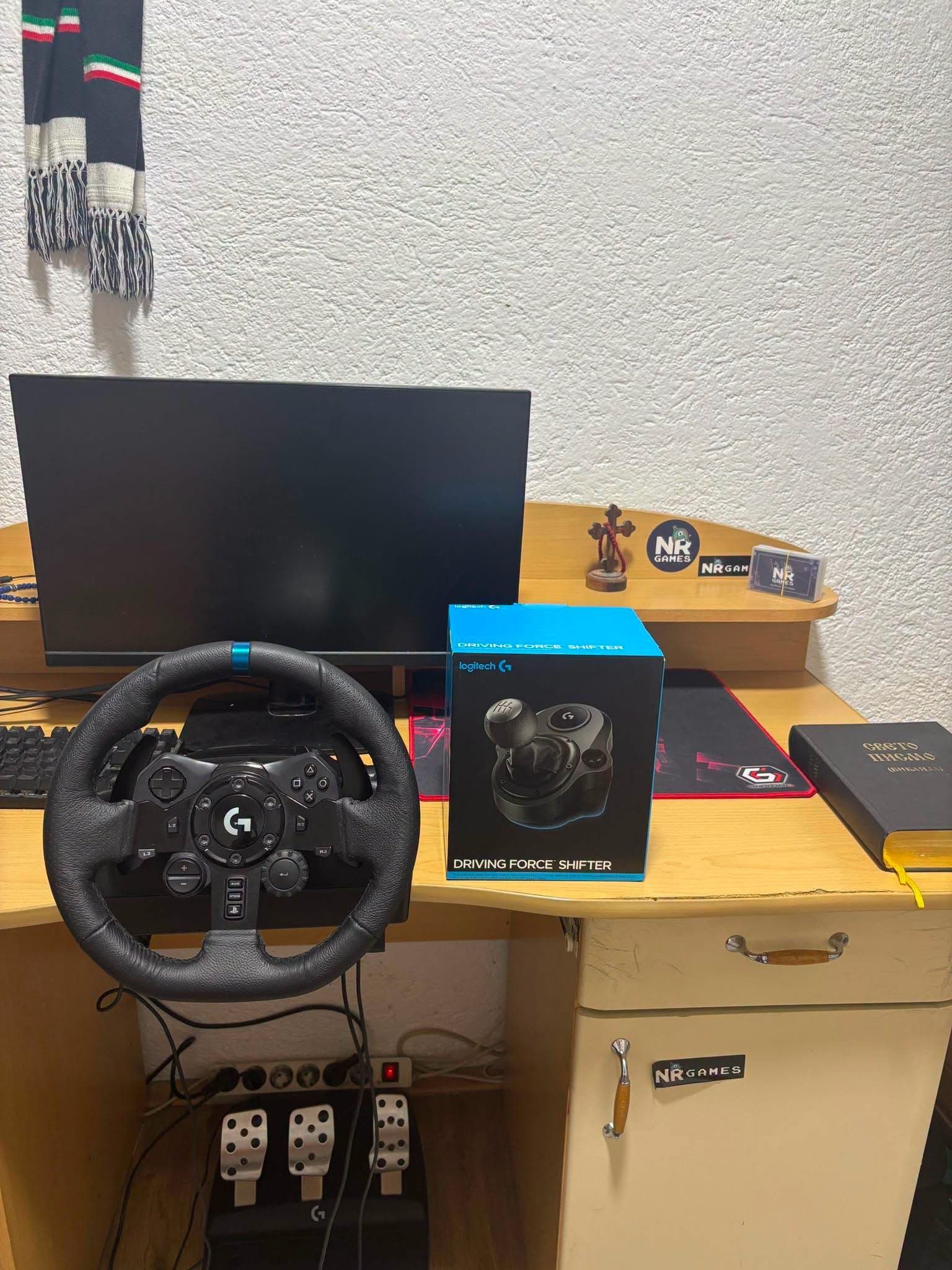 Logitech G923 + Shifter — фотографија 2